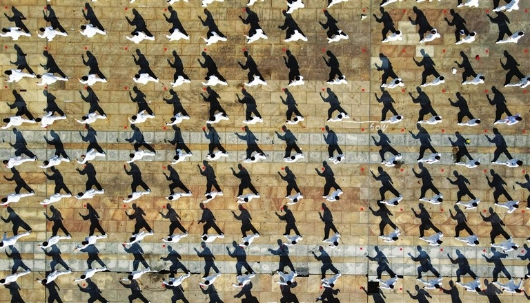 The thousand people Tai Chi show. (Photo by Wen Bo)