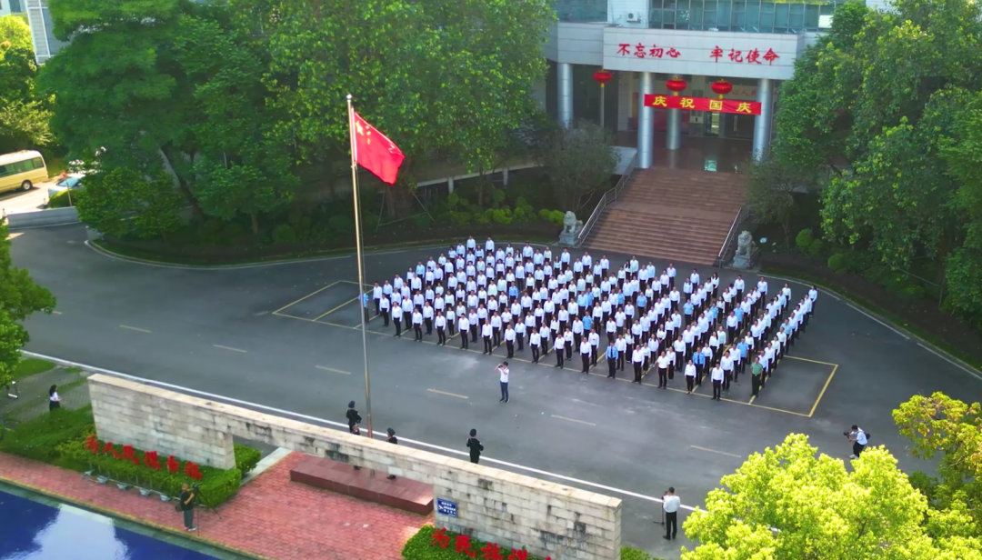 祝福祖國！南區(qū)街道舉行慶祝中華人民共和國成立75周年升旗儀式