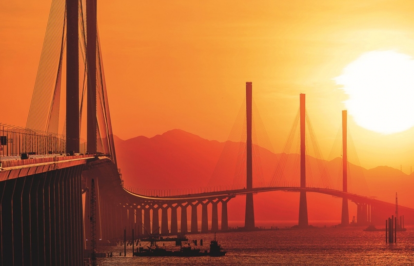 A view of the Huangmaohai Link at sunset in Guangdong province on Nov 28. The passage in Guangdong-Hong Kong-Macao Greater Bay Area was put into service on Wednesday. LI JIANSHU/FOR CHINA DAILY